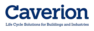 Caverion-logo tummansinisellä tekstillä mustalla taustalla. Caverion-sanan C-kirjain on muotoiltu nuolimaisesti. Logon alla lukee pienemmällä tekstillä: Elinkaariratkaisuja rakennuksille ja teollisuudelle.